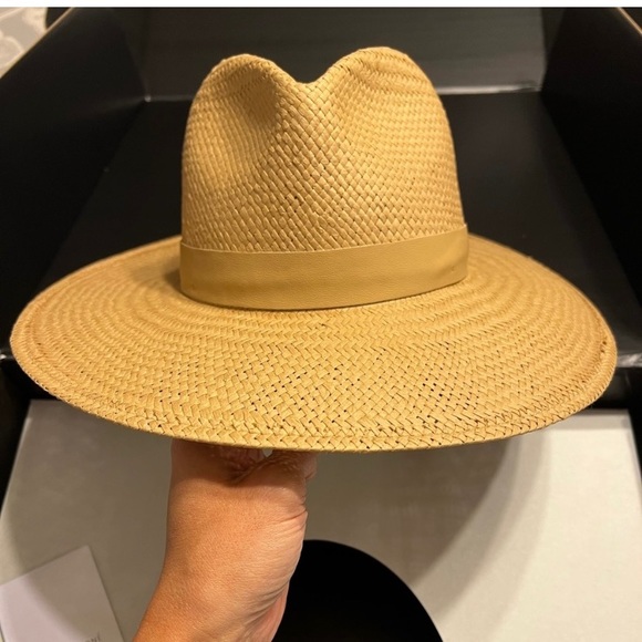 Janessa Leone Accessories - Janessa Leone Simone like NIB small